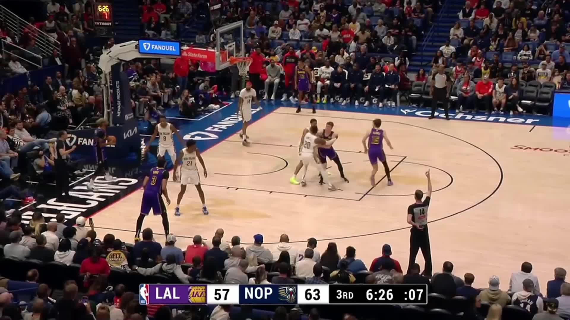 Dalton Knecht scores consecutive for LA Lakers by 3 points shot